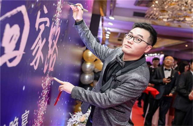 【高光“疫”事】勇敢逆行的特殊“网约车”——PG国际90后，用信念打通生命运输线